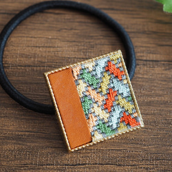 本革と絽刺しのヘアゴム（檜垣・萌ゆ） 1枚目の画像