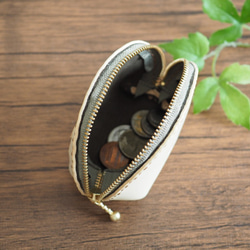 本革と絽刺しのコインケース・白色レザー（伸び猫） 5枚目の画像