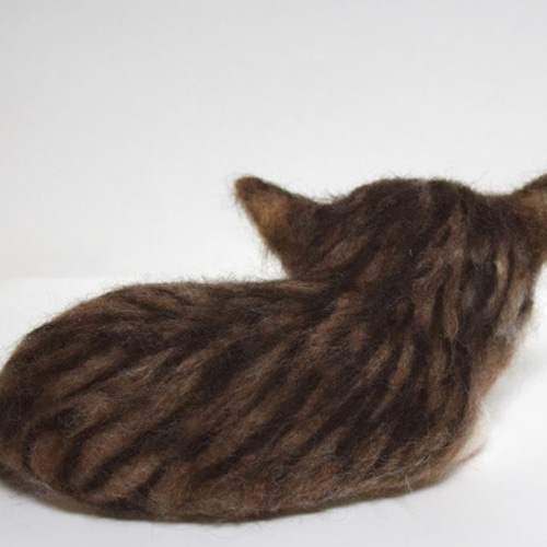 眠る子猫（ブラウンタビー） 羊毛フェルト studio＊coup 通販 3926803