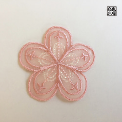 レースみたいな刺繍のお花アップリケ　ピンク２枚セット 2枚目の画像
