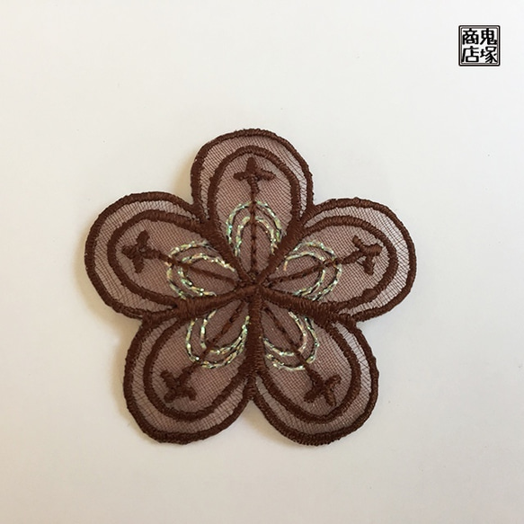 レースみたいな刺繍のお花アップリケ　ブラウン２枚セット 3枚目の画像