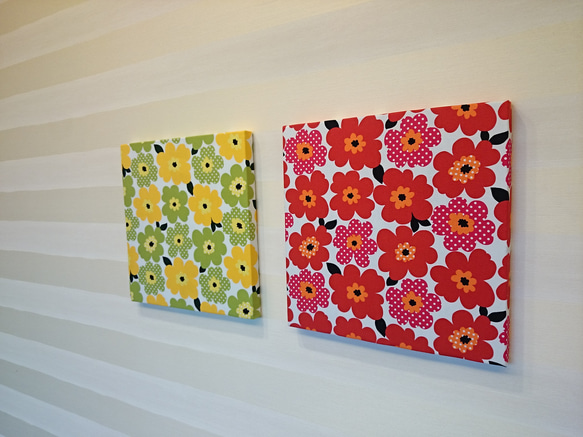 きみどり黄花とピンク赤花のファブリックパネル2枚セット 30×30cm 4枚目の画像