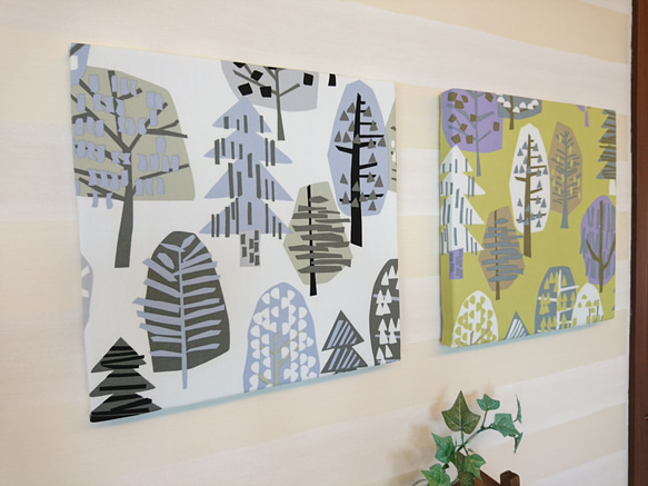 北欧の森（ホワイト＆イエローグリーン）のファブリックパネル　30ｃｍ　2枚セット 3枚目の画像