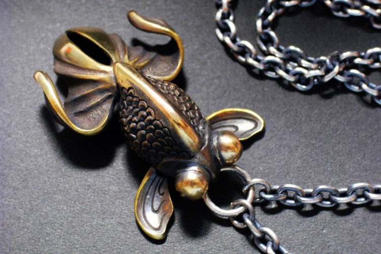 demekin　ペンダント　／　　銀の出目金　&　金の出目金　【vita】