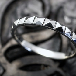 テトラゴンリング / ピラミッド型スタッズ シルバーリング 指輪