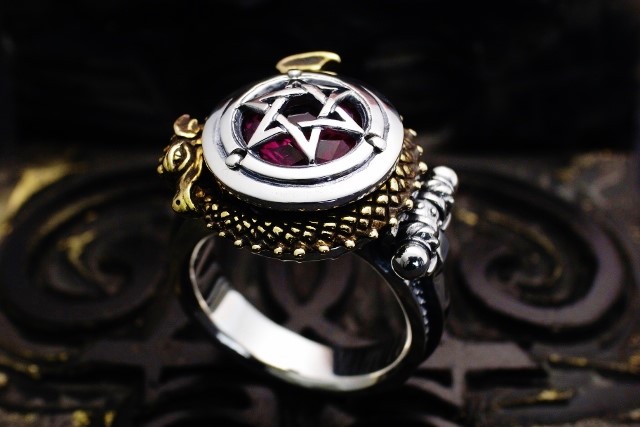 ウロボロス　ロクボウセイ リング　／　蛇（竜）　シルバー　ヘキサグラム　ストーン　リング 34,320円