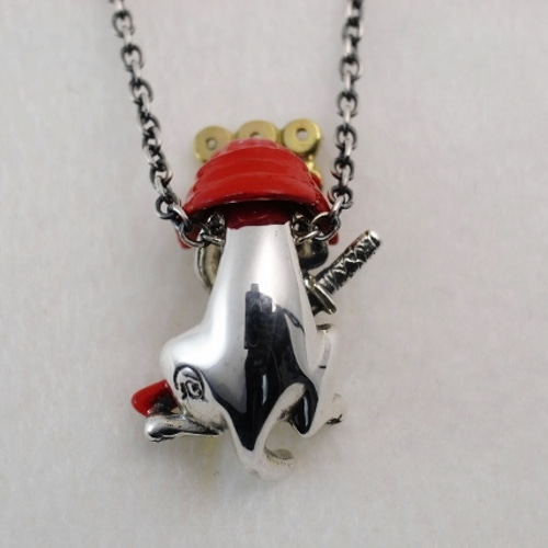 武将猫 サニャダ ペンダント／真田幸村の兜に愛刀『政宗』を手にした