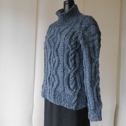グレーツィードの模様編みセーター 2枚目の画像