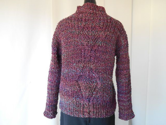 ワイン色の模様編みセーター 1枚目の画像