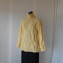 イエローモヘアの模様編みセーター 2枚目の画像
