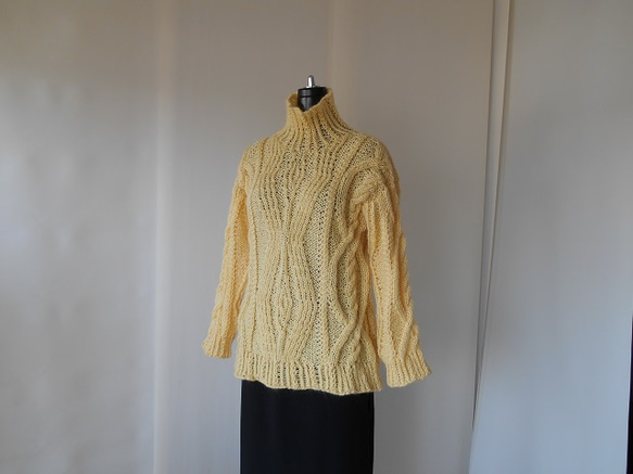 イエローモヘアの模様編みセーター 2枚目の画像