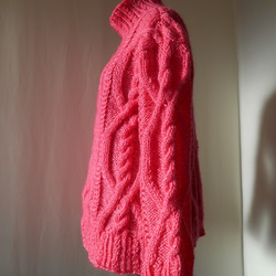 ローズピンクモヘアの模様編みセーター 3枚目の画像