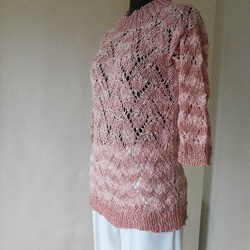ピンク系の模様編みボーダーセーター 2枚目の画像