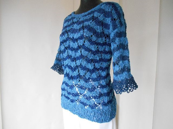 紺系の透かし編みボーダーセーター 2枚目の画像
