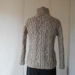 ベージュの模様編みセーター 3枚目の画像