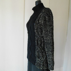 黒の模様編みセーター 2枚目の画像