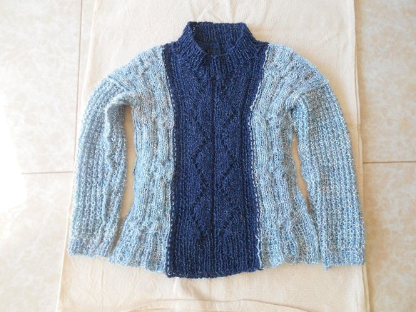 紺とブルーの模様編みセーター 4枚目の画像