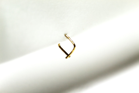k22 黃金方形錘紋耳環 1/2 第2張的照片