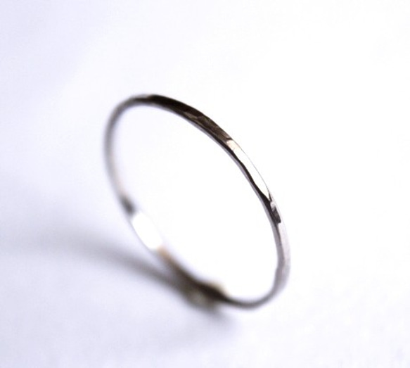 Pt999 純鉑金鎚紋小指戒指 第1張的照片