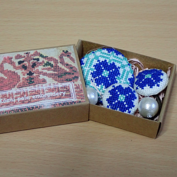 北欧風だけどパレスチナ刺繍のイヤリングとヘアゴム☆ 2枚目の画像