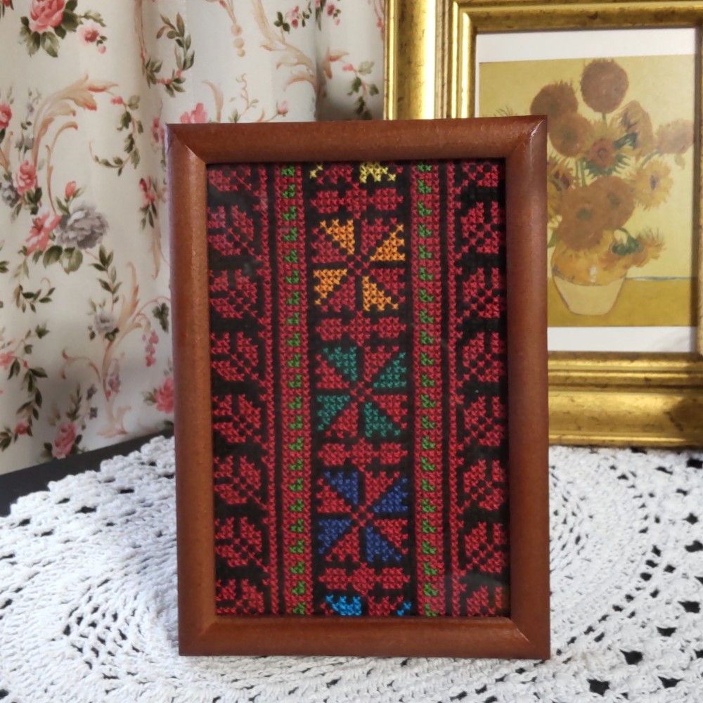刺繍画 壁掛け 伝統的な民族刺繍作品 人物画 円形額縁 壁飾り 絵画 民族