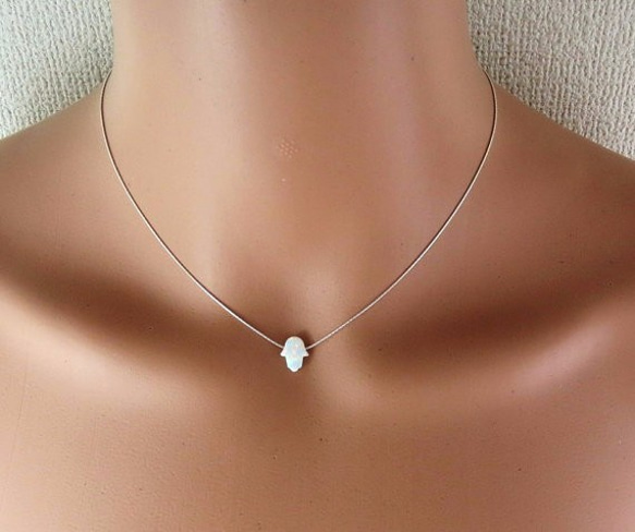 white opal hamsa necklace 白オパールハムサ 3枚目の画像