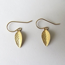 leaf piercing 葉っぱシンプルピアス 4枚目の画像