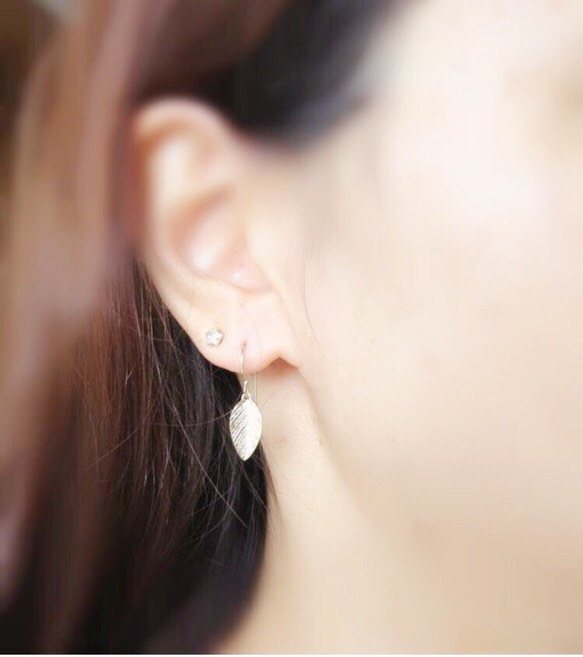 leaf piercing 葉っぱシンプルピアス 5枚目の画像