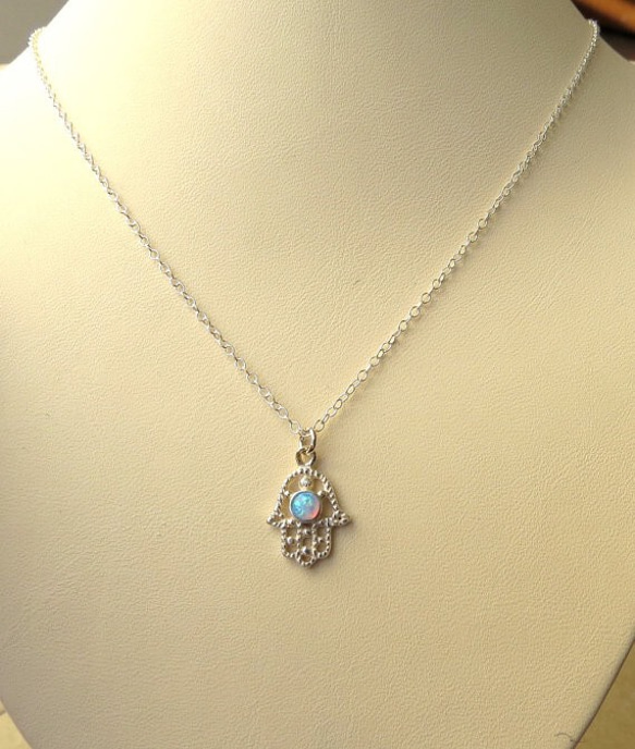 モロッコ風ハムサネックレス| silver hamsa with opal necklace 1枚目の画像