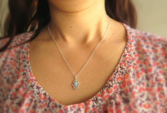 モロッコ風ハムサネックレス| silver hamsa with opal necklace 2枚目の画像