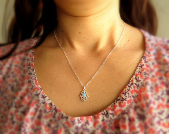 モロッコ風ハムサネックレス| silver hamsa with opal necklace 3枚目の画像