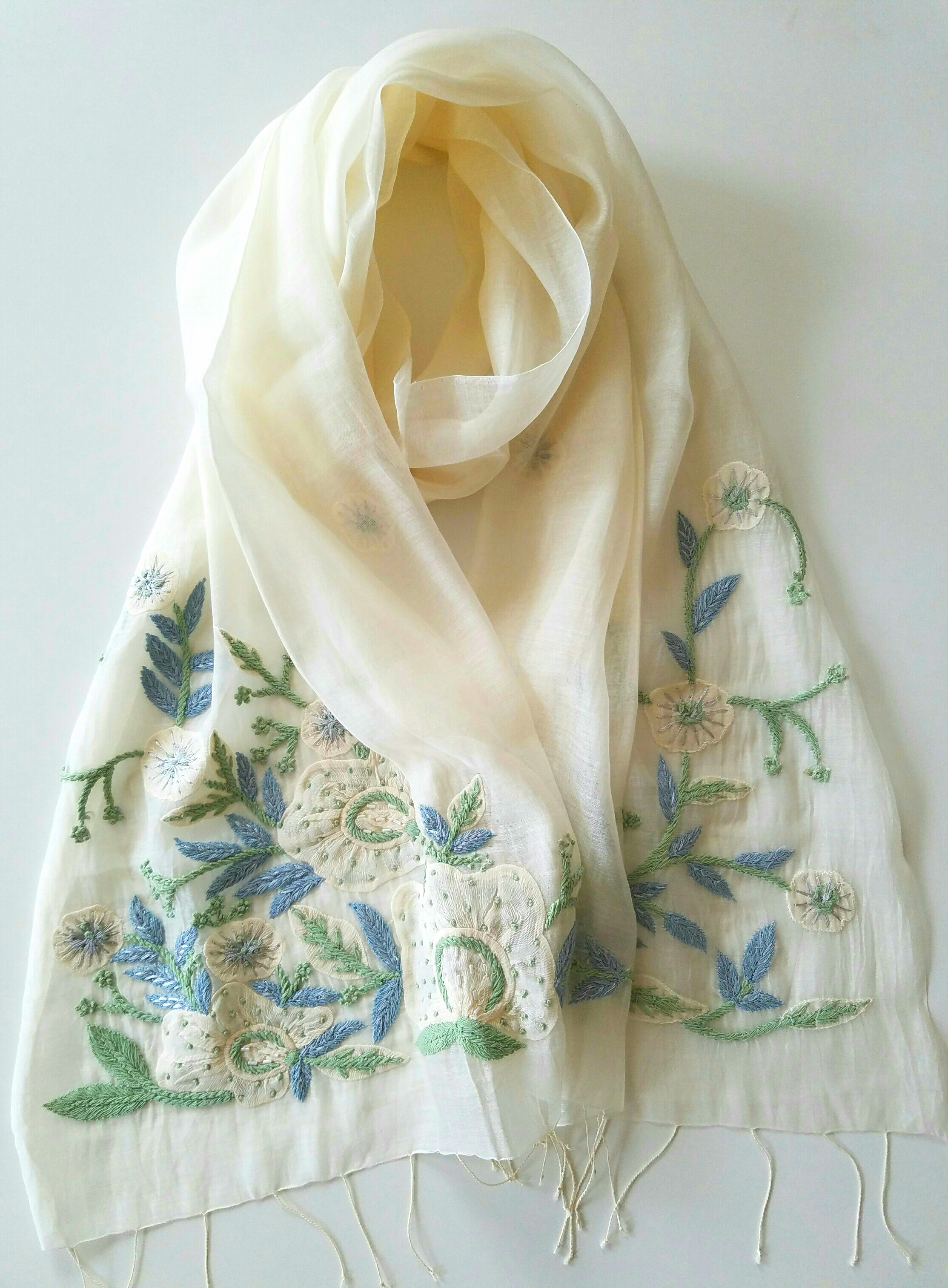 【送料無料】Lotus Flowers刺繍ストール