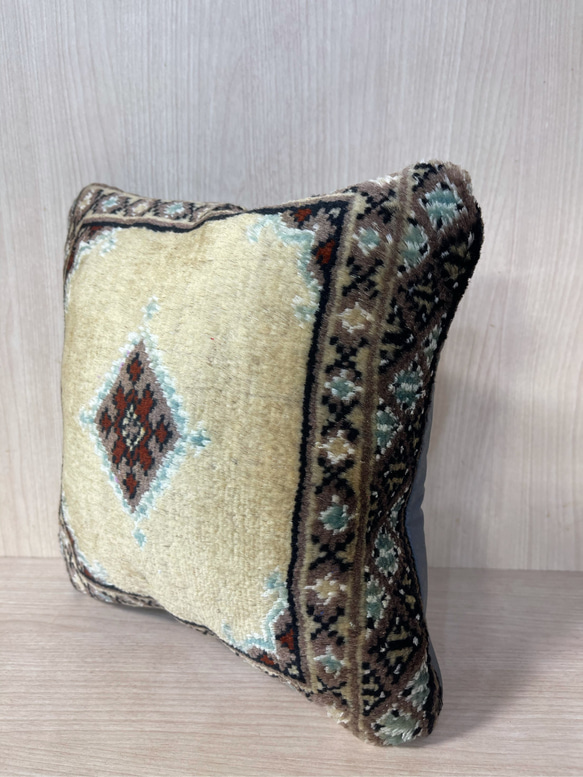 中綿付き　可愛いミニサイズの絨毯クッション❣️❣️ 4枚目の画像