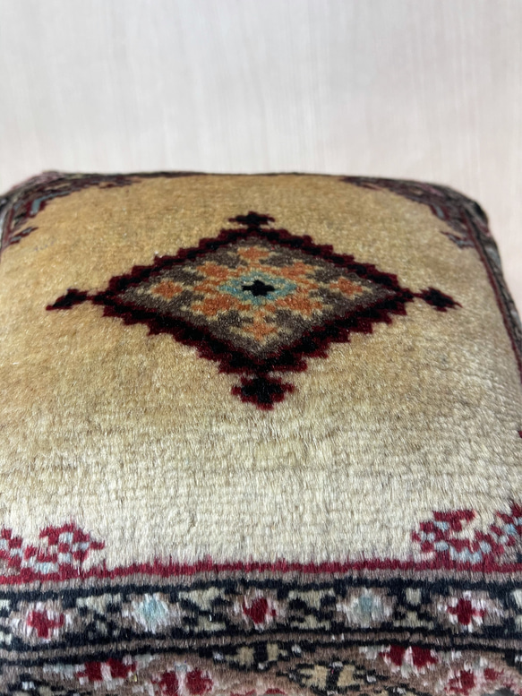 中綿付き　可愛いミニサイズの絨毯クッション❣️❣️ 9枚目の画像