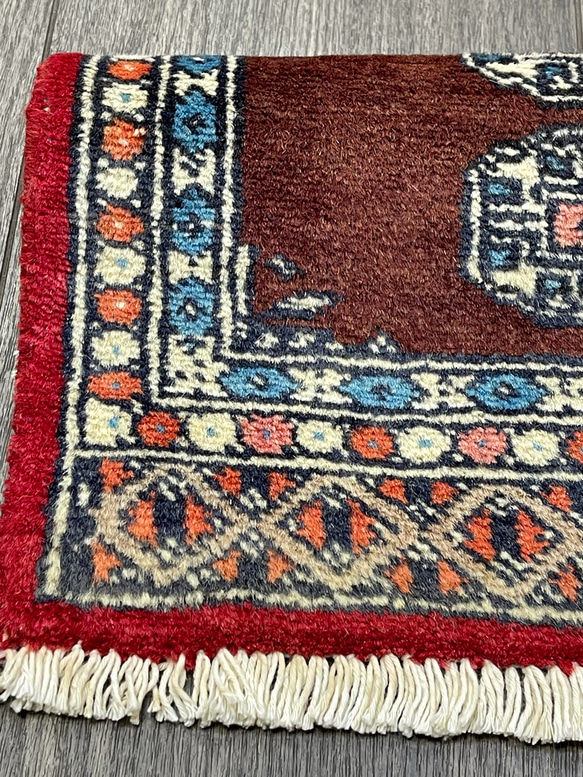 手織り絨毯　ヴィンテージラグ　オールド絨毯　パキスタン絨毯　あがりかまちにも　32cmx29cm 3枚目の画像