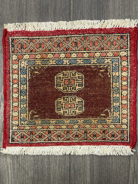 手織り絨毯　ヴィンテージラグ　オールド絨毯　パキスタン絨毯　あがりかまちにも　32cmx29cm 9枚目の画像