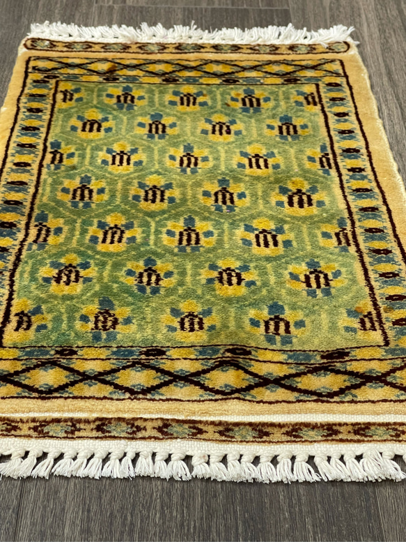 手織り絨毯　ヴィンテージラグ　オールド絨毯　パキスタン絨毯　あがりかまちにも　31cmx45cm 4枚目の画像