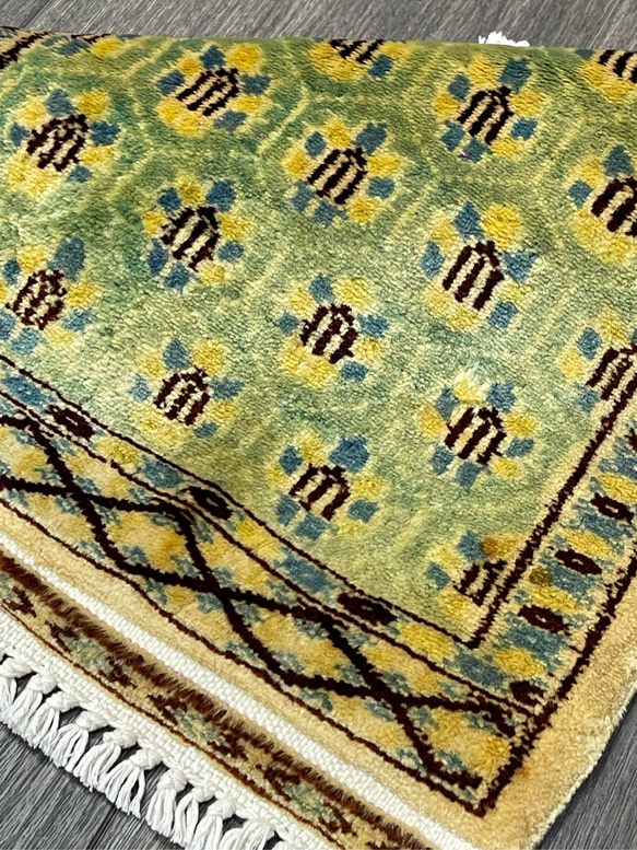 手織り絨毯　ヴィンテージラグ　オールド絨毯　パキスタン絨毯　あがりかまちにも　31cmx45cm 6枚目の画像