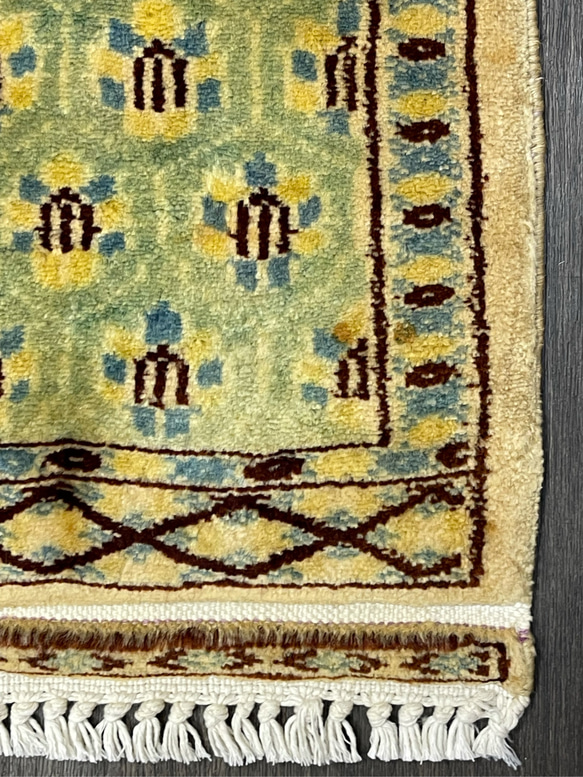 手織り絨毯　ヴィンテージラグ　オールド絨毯　パキスタン絨毯　あがりかまちにも　31cmx45cm 8枚目の画像