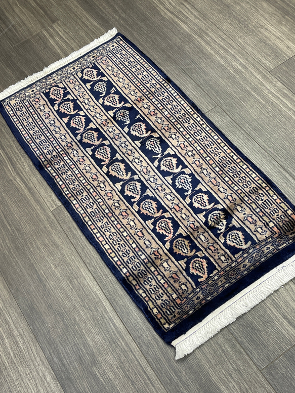 手織り絨毯　ヴィンテージラグ　オールド絨毯　パキスタン絨毯　あがりかまちにも　46cmx88cm ラグ　ミニカーペット 2枚目の画像