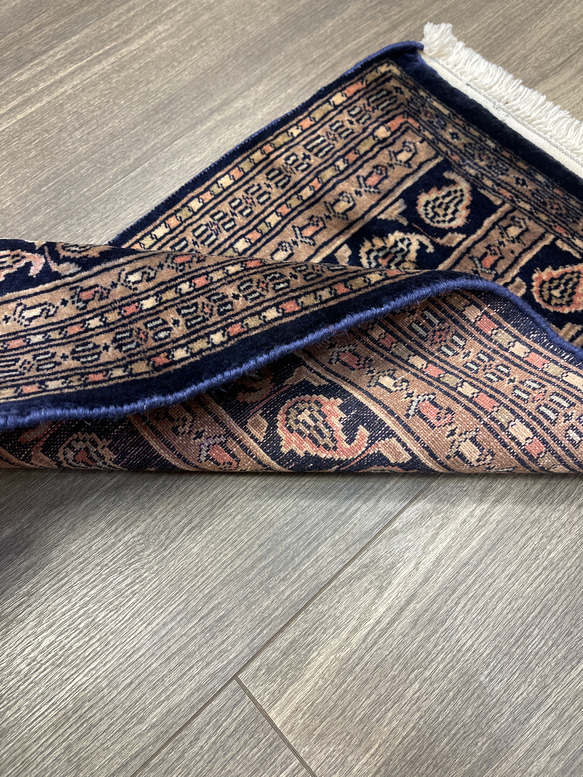 手織り絨毯　ヴィンテージラグ　オールド絨毯　パキスタン絨毯　あがりかまちにも　46cmx88cm ラグ　ミニカーペット 5枚目の画像