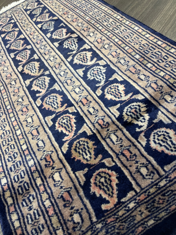 手織り絨毯　ヴィンテージラグ　オールド絨毯　パキスタン絨毯　あがりかまちにも　46cmx88cm ラグ　ミニカーペット 8枚目の画像