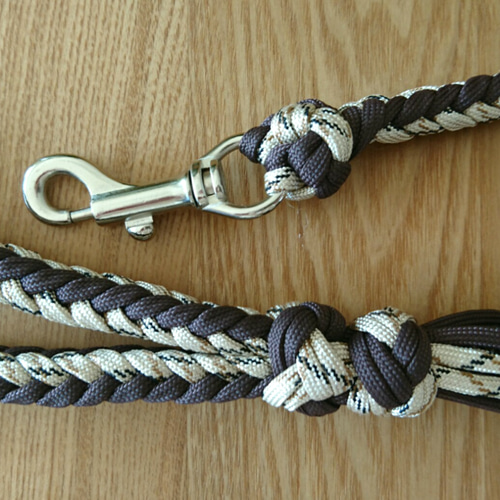 パラコード リード 8本編み V字 スクエア 耐荷重120kgfのナスカン