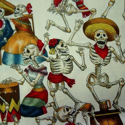 USA生地☆アレクサンダー・ヘンリー"fiesta de los muertos" white 3枚目の画像