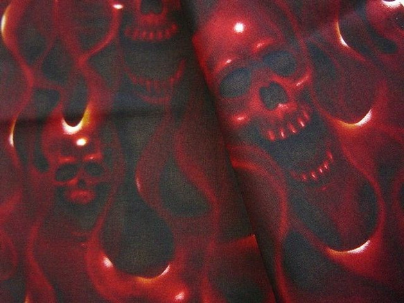 アレクサンダー・ヘンリー　"skulls on fire" red 3枚目の画像