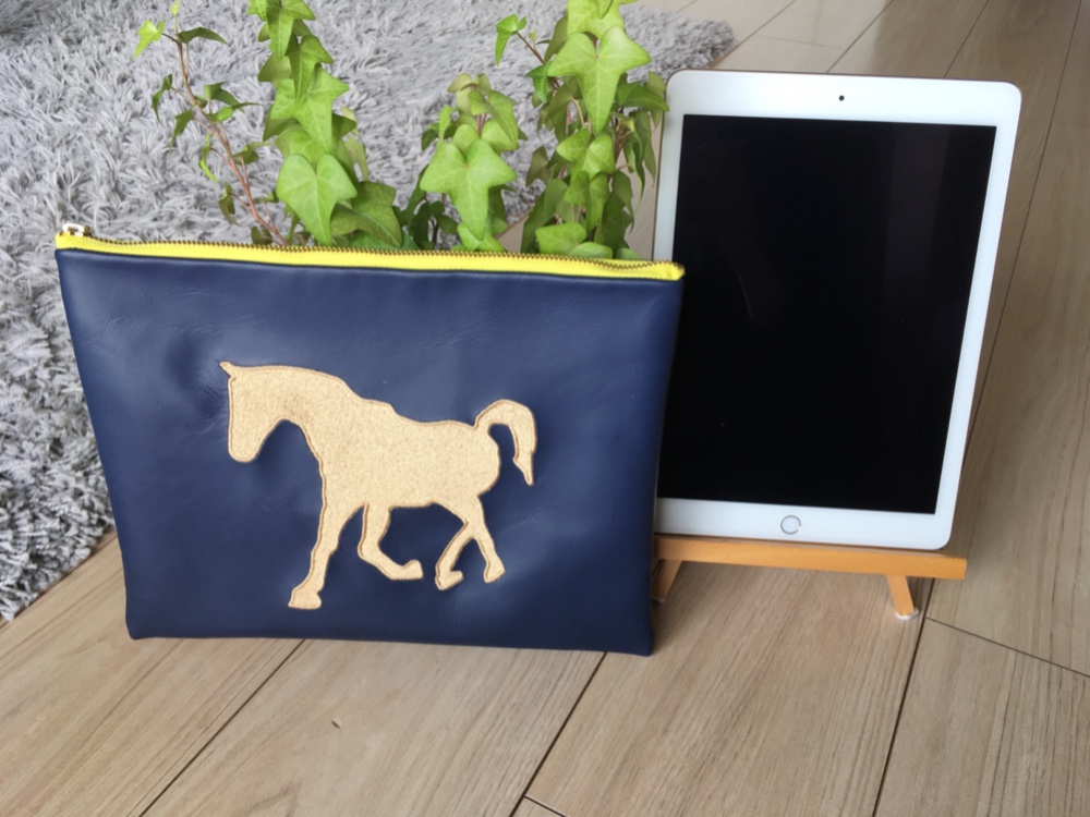 馬　ポーチ　［特大］