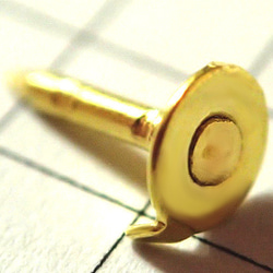 ピンバッジ針と留め金 バタフライ型 金色 10セット ピンズ パーツ 部品 ゴールド 長さ約8ミリ ピンバッチ キャッチ 4枚目の画像