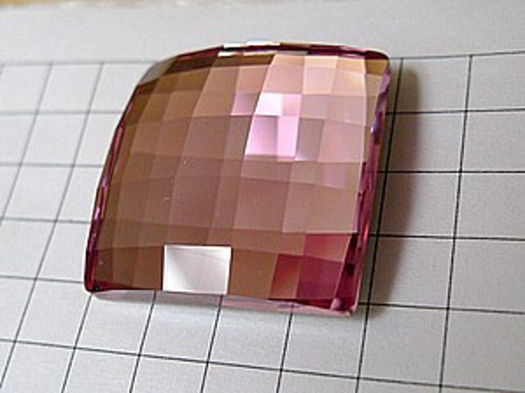 ピンバッジ キラキラ光る スワロフスキー 四角いピンク色 ピンズ ピンバッチ デラックス薄型キャッチ付 4枚目の画像