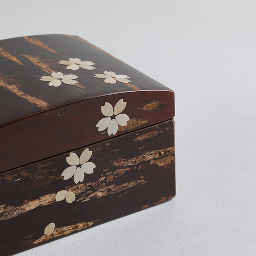 Amazon.co.jp: 桜皮細工 樺細工 三段重箱 お重 工芸品 弁当箱