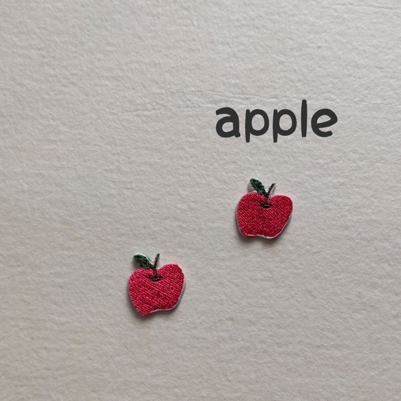 刺繍ワッペン　りんご　2枚セット 1枚目の画像